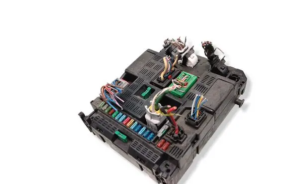 Peugeot 307 Fuse module 9636760580