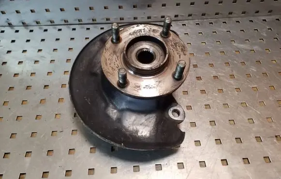 Mitsubishi Colt Front wheel hub
