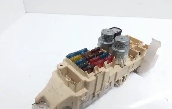Toyota Supra A70 Fuse module 8264120110 0689000820