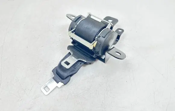 Middle seatbelt (rear)