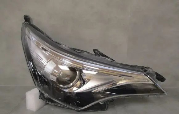 Toyota Avensis T270 Headlight/headlamp KOITO0538