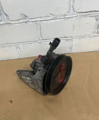 BMW 3 E90 E91 Power steering pump 7790453