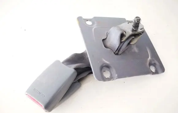 Mazda 626 Middle seatbelt buckle (rear) g2285