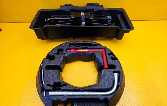 Audi A4 S4 B9 Tool set 8W0012169 8W0012109