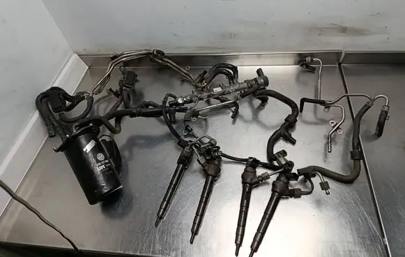 Volkswagen Jetta VI Fuel injection system set 04L089B 0014931