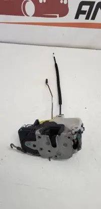 Opel Insignia A Front door lock 13503149