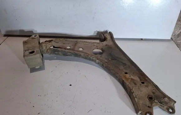 Volkswagen Golf V Front lower control arm/wishbone