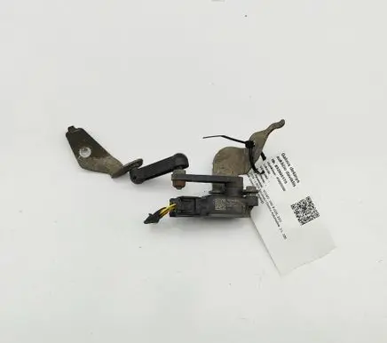 Volvo V60 Rear air suspension level height sensor 32246631 31406563