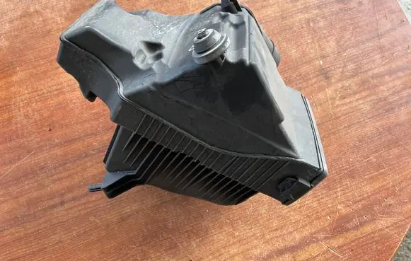 Renault Grand Modus Air filter box 8200398989A