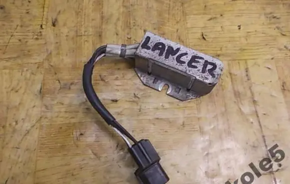 Mitsubishi Lancer Evolution Fan control module 