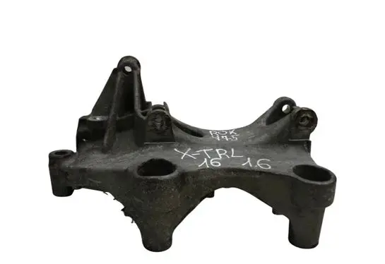 Nissan X-Trail T32 Generator/alternator bracket 117105124R