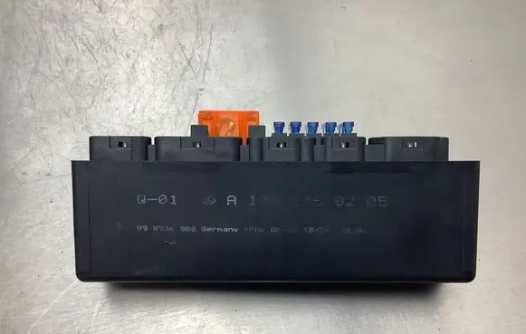 Mercedes-Benz SLK R170 Fuse module A1705450205