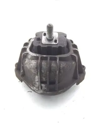 BMW 1 E82 E88 Engine mount bracket