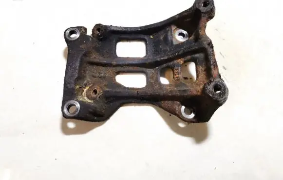 Toyota Corolla Verso E121 Engine mounting bracket