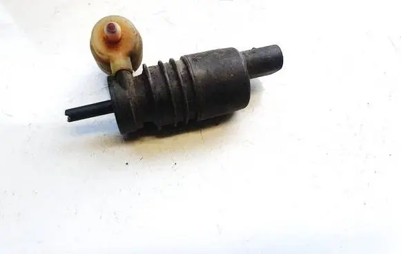 Volkswagen PASSAT B5 Windscreen/windshield washer pump vdo