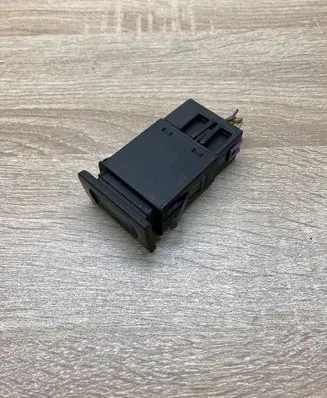 Volkswagen Golf IV Windscreen/window heater switch 1J0959621C