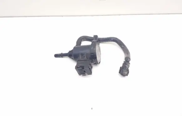 Mercedes-Benz CLS C219 Valve A0014760532