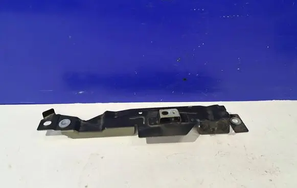 Volvo S90, V90 Fender mounting bracket 31416626