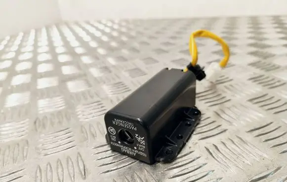 Passenger airbag on/off switch