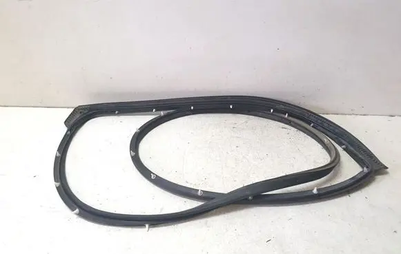 Toyota Yaris XP210 Rubber seal rear door CZ67872