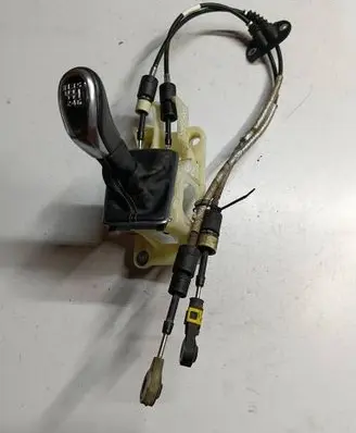 Gear selector/shifter in gearbox