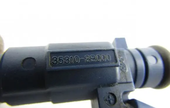 Hyundai i30 Fuel injector 353102B000