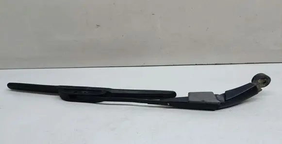 Rear wiper blade arm