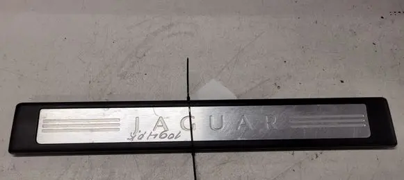 Jaguar XF X250 Front sill trim cover 8X2313200AF