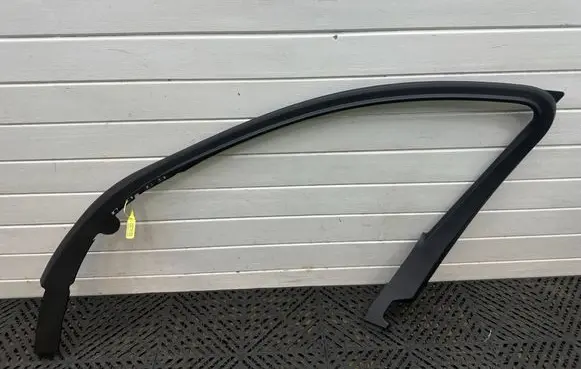 BMW 5 G30 G31 G38 Front door glass trim molding 7384930 60829010 PA64GF15