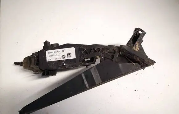 Accelerator throttle pedal