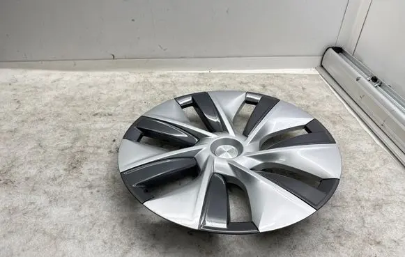 Tesla Model Y R19 wheel hub/cap/trim 104423500C