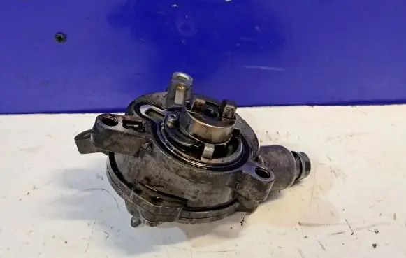Volvo V70 Vacuum pump 8699237 08699237