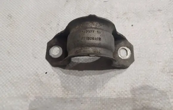 BMW X5 F15 Sway bar bush bracket, front 68592632 14777713