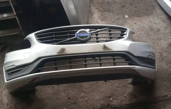 Volvo S60 Front bumper 31323831