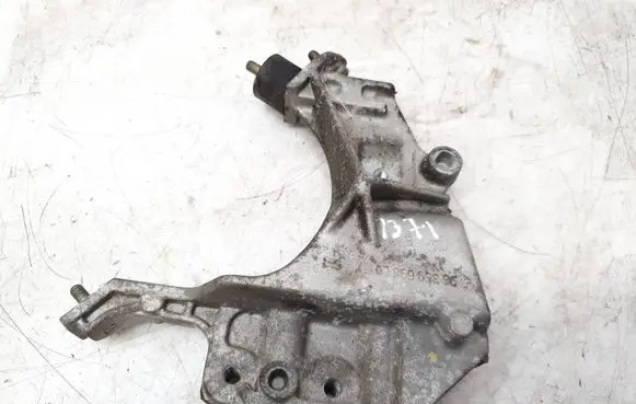 Peugeot 307 Engine mounting bracket 9635969880
