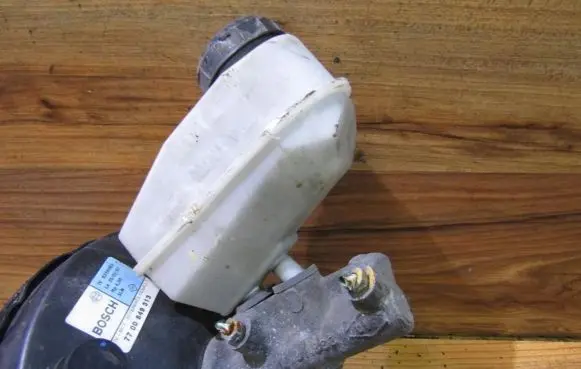 Renault Megane I Master brake cylinder