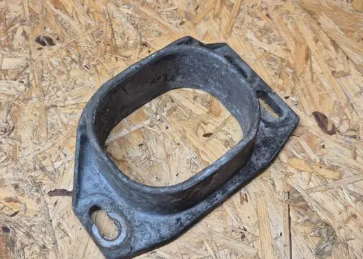 Audi A4 S4 B7 8E 8H Engine mounting bracket 8D0199335P