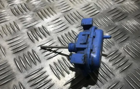 Audi 100 S4 C4 Central locking vacuum pump 4a0862153a