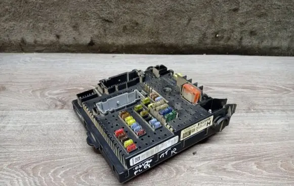 Volvo V70 Fuse module 30728512