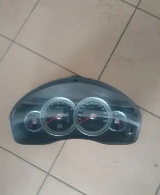 Subaru Legacy Speedometer (instrument cluster) FS0257