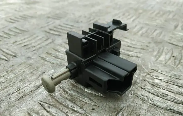 Clutch pedal sensor