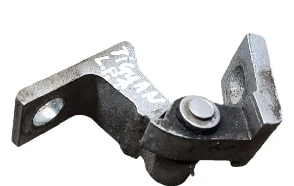 Volkswagen Tiguan Front door upper hinge 5N0831401