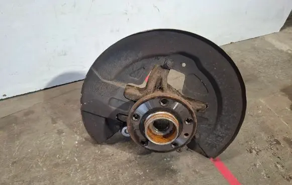Volvo V60 Front wheel hub 6G913K170