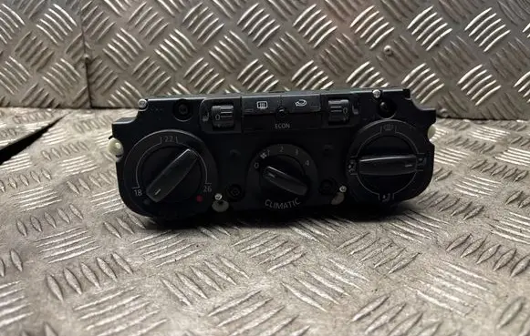 Volkswagen Touran I Climate control unit