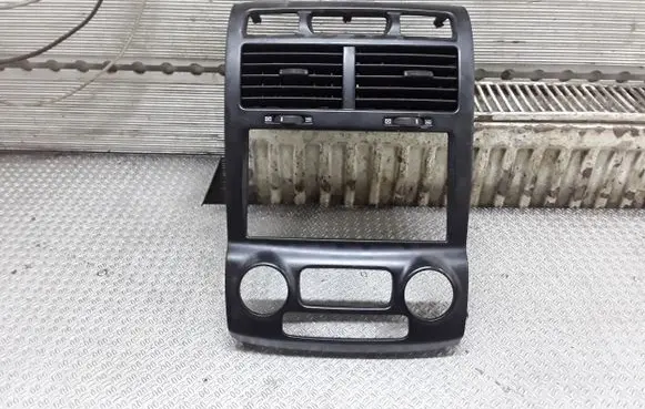 KIA Sportage Dash center air vent grill