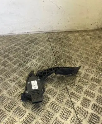 Opel Insignia A Accelerator throttle pedal 13237352