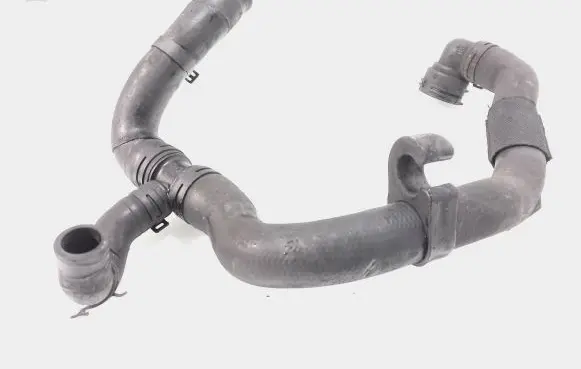 Volkswagen PASSAT B7 Engine coolant pipe/hose