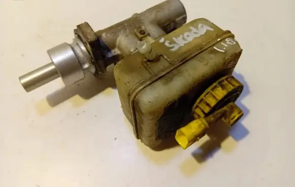 Skoda Octavia Mk1 (1U) Master brake cylinder 21027099