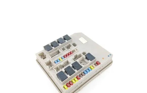 Renault Clio III Fuse box set 674660