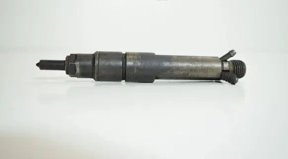 Audi A6 S6 C4 4A Fuel injector 028130201G